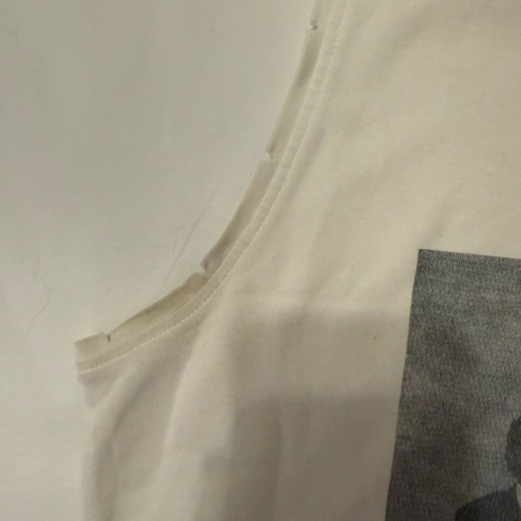 Anna Wintour White Tank Top - Picture 4 of 6